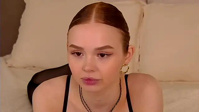 Snapshot of MiraBliss chatting on 09-18-25, 06:00 MiraBliss online show from 09-18-25, 06:00