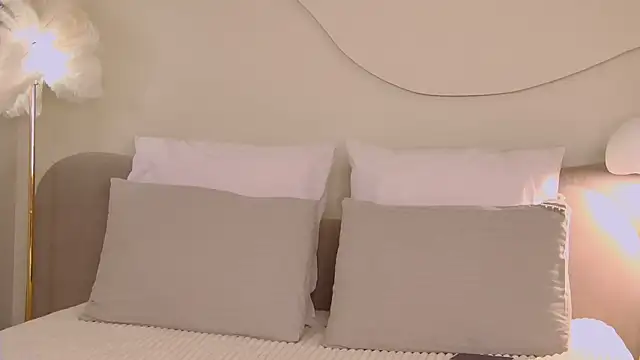 Snapshot of MiraBliss chatting on 10-03-25, 05:47 MiraBliss online show from 10-03-25, 05:47