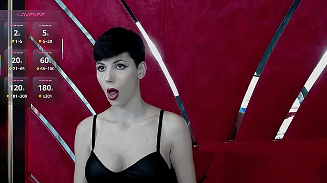 Snapshot of Roxxy_Rouge chatting on 10-17-25, 04:20 Roxxy Rouge online show from 10-17-25, 04:20