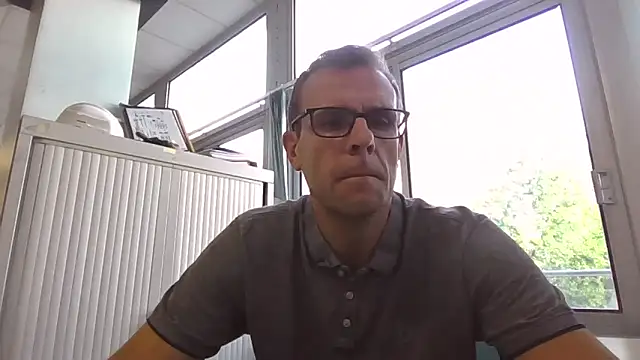 Snapshot of Simon_76 chatting on 09-19-25, 04:33 Simon 76 online show from 09-19-25, 04:33