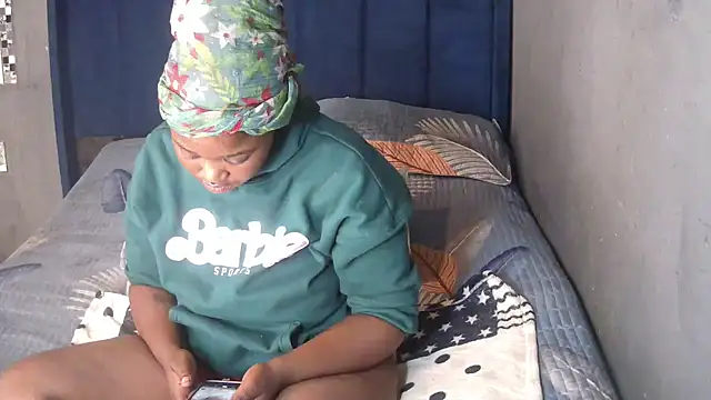 SexyShybarbie online show from 12-23-25, 04:34