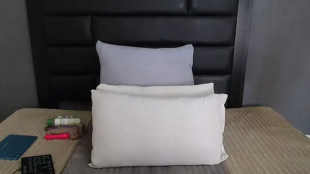Snapshot of JuicyBigClitt chatting on 09-26-25, 08:43 JuicyBigClitt online show from 09-26-25, 08:43