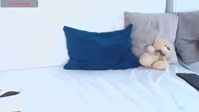 willow smitt online show from 11-28-25, 01:00