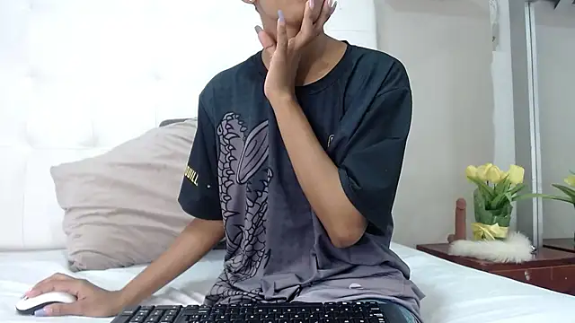 willow smitt online show from 10-08-25, 11:56