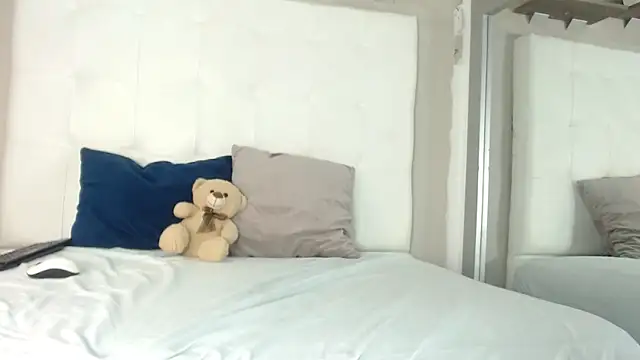 willow smitt online show from 10-27-25, 03:13