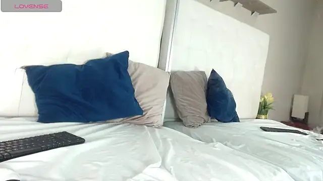 willow smitt online show from 11-22-25, 12:37