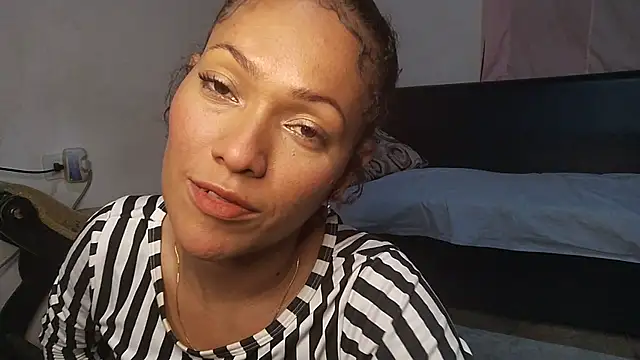 Snapshot of Milu_curly chatting on 10-18-25, 05:20 Milu curly online show from 10-18-25, 05:20