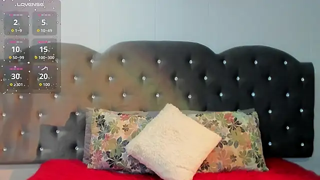 Lia Valmont online show from 10-15-25, 12:35