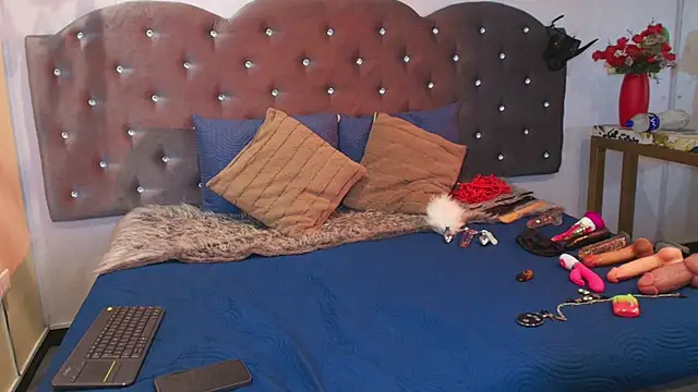 Lia Valmont online show from 09-26-25, 07:21