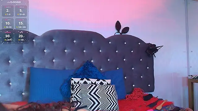 Lia Valmont online show from 12-20-25, 12:52