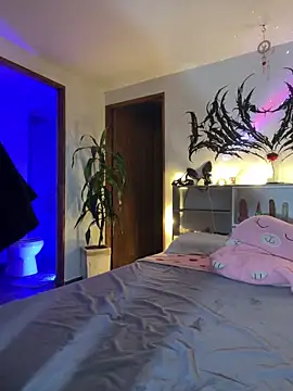 Lia Valmont online show from 04-11-26, 03:25