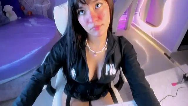 auroracute02 online show from 10-23-25, 01:10