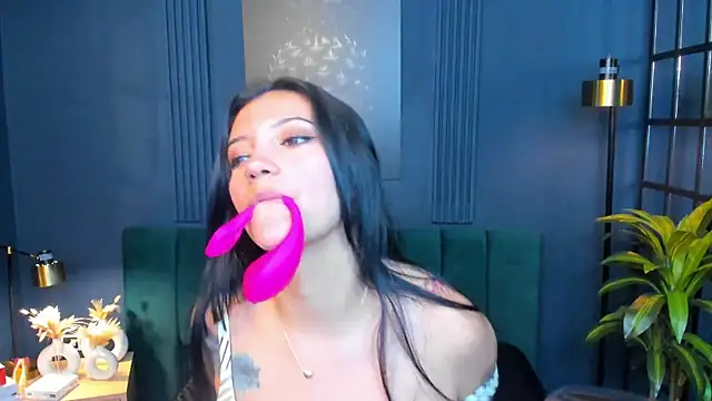 Snapshot of roxy_hell chatting on 02-09-26, 01:09 roxy hell online show from 02-09-26, 01:09