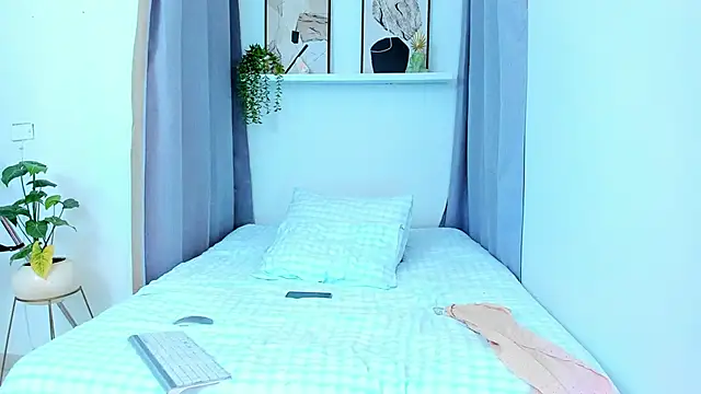 roxy hell online show from 03-13-26, 09:09