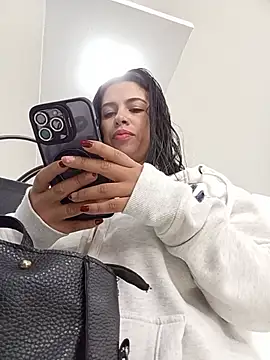 Snapshot of Nathaly_12 chatting on 06-25-26, 01:27 Nathaly 12 online show from 06-25-26, 01:27