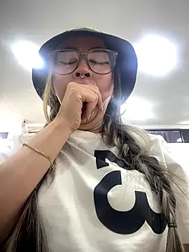 VictoriaGerard Pink online show from 10-16-25, 04:48