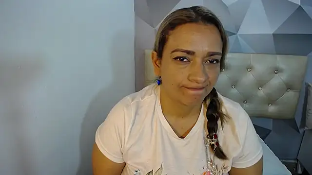 Milf-Prettyboobs online show from 12-15-25, 06:25