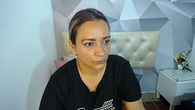 Milf-Prettyboobs online show from 11-18-25, 10:51