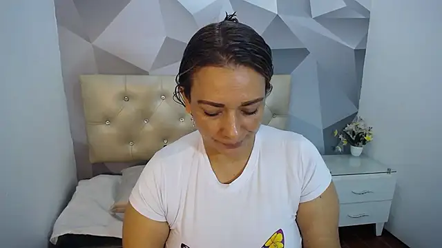 Milf-Prettyboobs online show from 10-28-25, 11:09