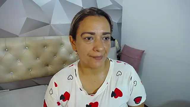 Milf-Prettyboobs online show from 11-02-25, 10:53