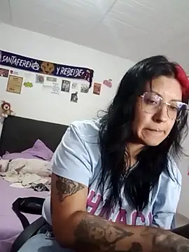 Snapshot of DaniPoison chatting on 02-12-26, 12:21 DaniPoison online show from 02-12-26, 12:21