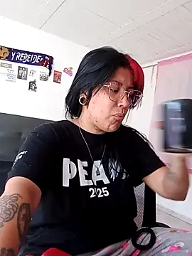 Snapshot of DaniPoison chatting on 02-10-26, 02:49 DaniPoison online show from 02-10-26, 02:49