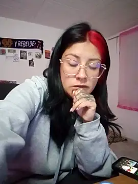 Snapshot of DaniPoison chatting on 02-17-26, 12:24 DaniPoison online show from 02-17-26, 12:24