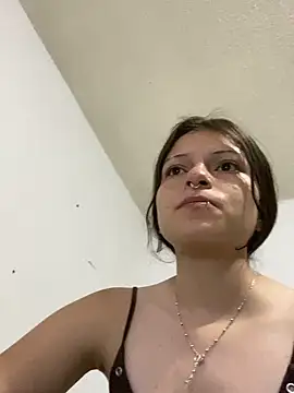 Snapshot of val_zx chatting on 07-23-26, 03:30 val zx online show from 07-23-26, 03:30