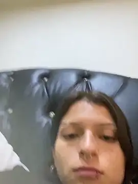 Snapshot of val_zx chatting on 04-24-26, 01:51 val zx online show from 04-24-26, 01:51
