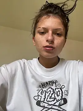 Snapshot of val_zx chatting on 05-03-26, 03:37 val zx online show from 05-03-26, 03:37