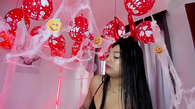 sweet cinamon online show from 10-28-25, 01:43