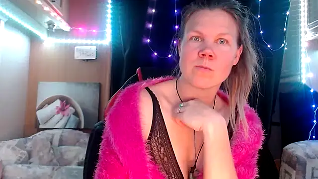 CallMeMaria online show from 03-02-25, 09:41