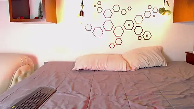 wet valery online show from 12-23-25, 04:01