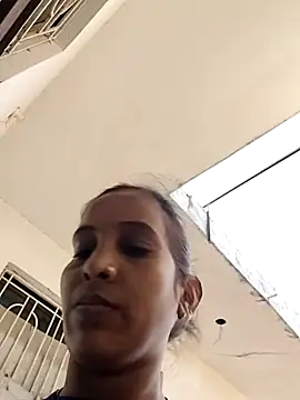 Hotty-Nidhi online show from 12-16-25, 05:00