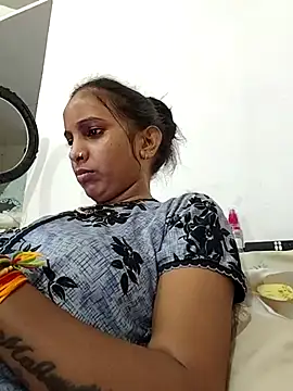 Snapshot of Hotty-Nidhi chatting on 10-09-25, 03:40 Hotty-Nidhi online show from 10-09-25, 03:40