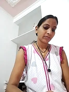 Snapshot of Hotty-Nidhi chatting on 03-18-25, 03:02 Hotty-Nidhi online show from 03-18-25, 03:02