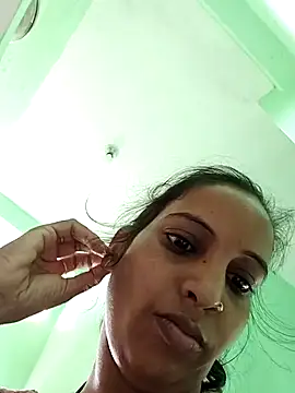 Snapshot of Hotty-Nidhi chatting on 10-06-25, 02:57 Hotty-Nidhi online show from 10-06-25, 02:57