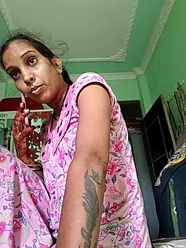 Snapshot of Hotty-Nidhi chatting on 10-10-25, 02:45 Hotty-Nidhi online show from 10-10-25, 02:45
