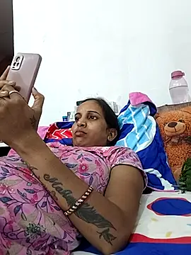 Snapshot of Hotty-Nidhi chatting on 10-22-25, 04:50 Hotty-Nidhi online show from 10-22-25, 04:50