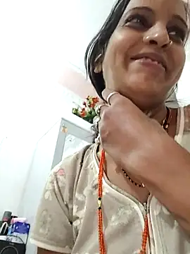 Snapshot of Hotty-Nidhi chatting on 10-22-25, 04:45 Hotty-Nidhi online show from 10-22-25, 04:45