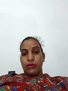 Hotty-Nidhi online show from 10-26-25, 04:07