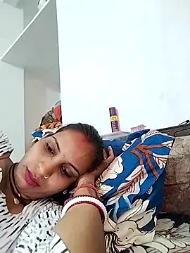 Snapshot of Hotty-Nidhi chatting on 03-18-25, 10:39 Hotty-Nidhi online show from 03-18-25, 10:39