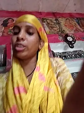 Snapshot of Hotty-Nidhi chatting on 10-08-25, 03:08 Hotty-Nidhi online show from 10-08-25, 03:08