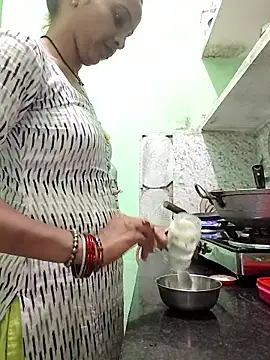Snapshot of Hotty-Nidhi chatting on 10-18-25, 04:42 Hotty-Nidhi online show from 10-18-25, 04:42