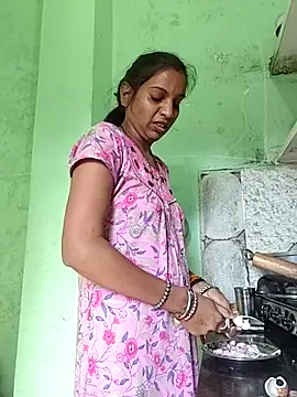 Hotty-Nidhi online show from 11-08-25, 05:00