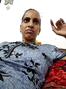 Snapshot of Hotty-Nidhi chatting on 05-20-26, 04:42 Hotty-Nidhi online show from 05-20-26, 04:42