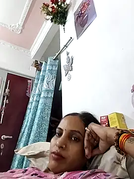 Snapshot of Hotty-Nidhi chatting on 06-23-26, 05:55 Hotty-Nidhi online show from 06-23-26, 05:55