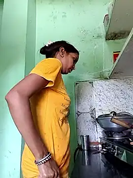 Snapshot of Hotty-Nidhi chatting on 05-21-26, 04:54 Hotty-Nidhi online show from 05-21-26, 04:54