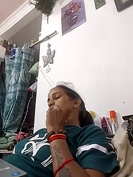 Snapshot of Hotty-Nidhi chatting on 06-15-26, 01:44 Hotty-Nidhi online show from 06-15-26, 01:44