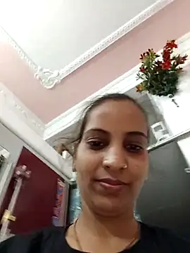 Snapshot of Hotty-Nidhi chatting on 05-31-26, 04:18 Hotty-Nidhi online show from 05-31-26, 04:18